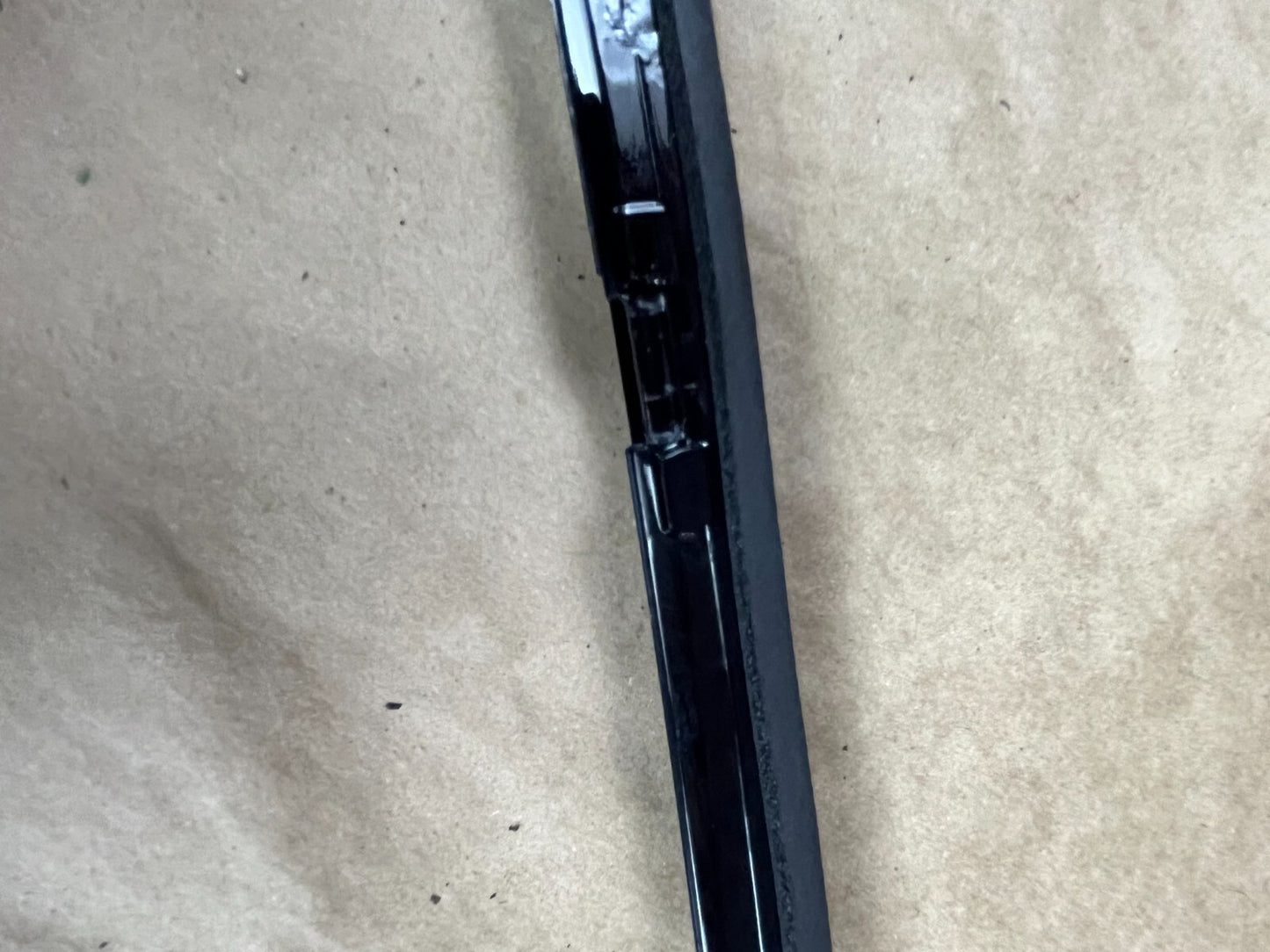 2008-2014 Cadillac Escalade Front Passenger RH Side Door Window Molding Trim