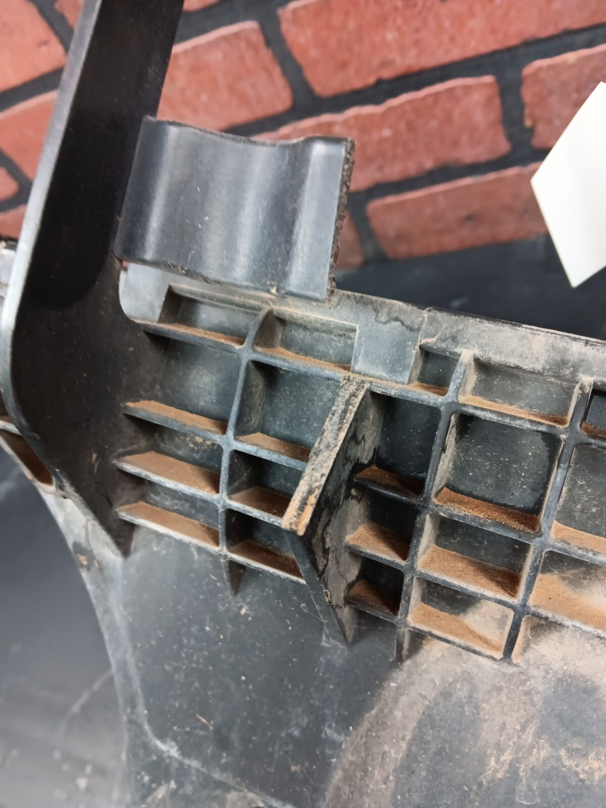 2008-2010 Challenger/Charger/300 Engine Air Cleaner Intake Box Filter 05038040aa