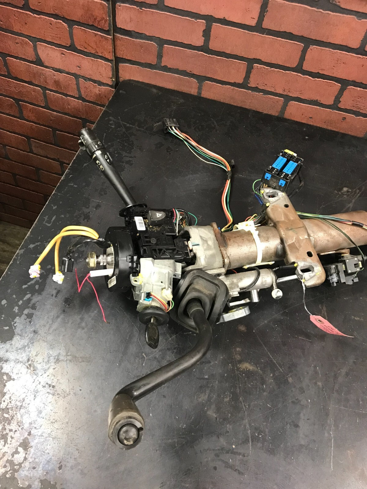 2002 Cadillac Escalade Steering Column Assembly 26115838
