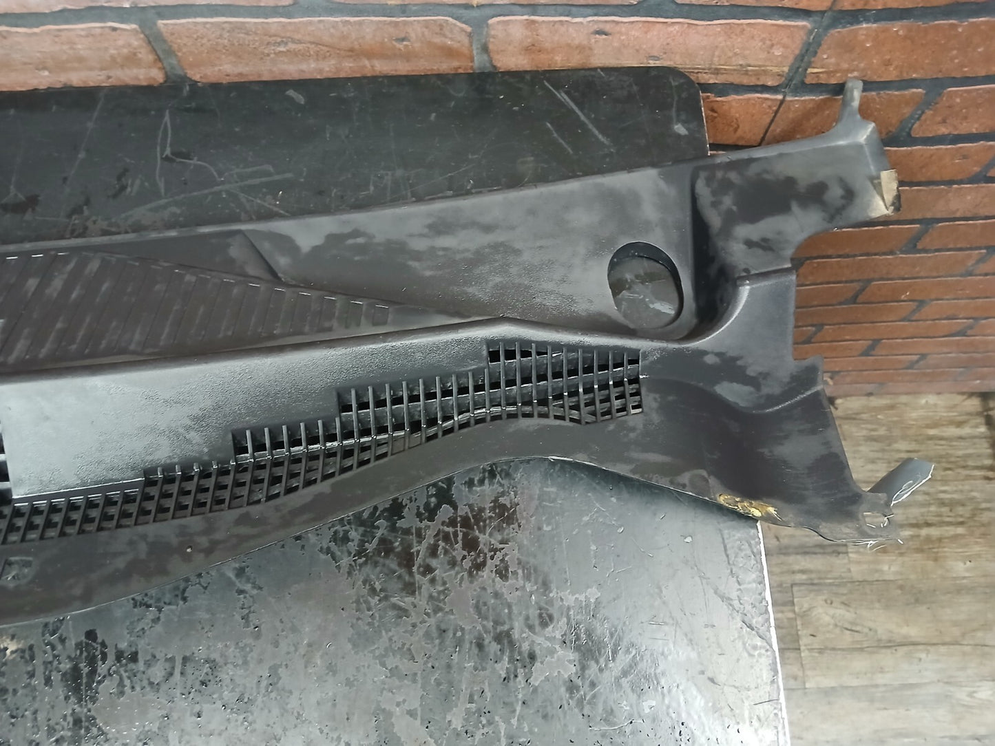 2007-2012 Dodge Caliber Mopar Windshield Grille Cowl Top Panel 05303815af