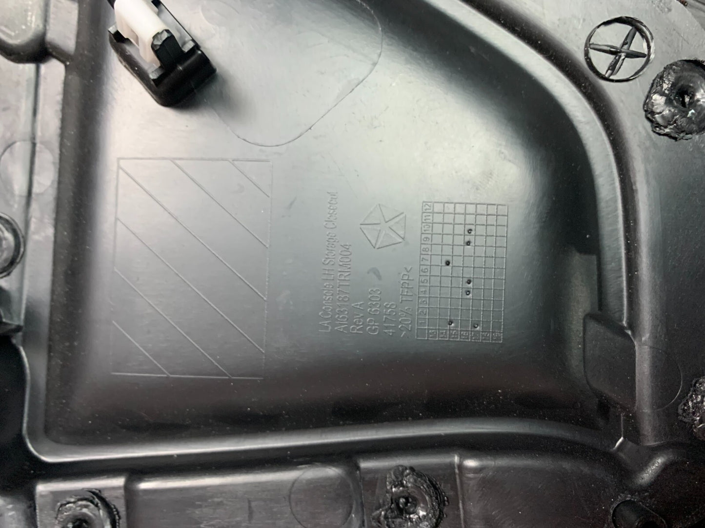 2015-2023 DODGE CHALLENGER CENTER CONSOLE LEFT DRIVER COVER TRIM 5XQ85DX9AB OEM.