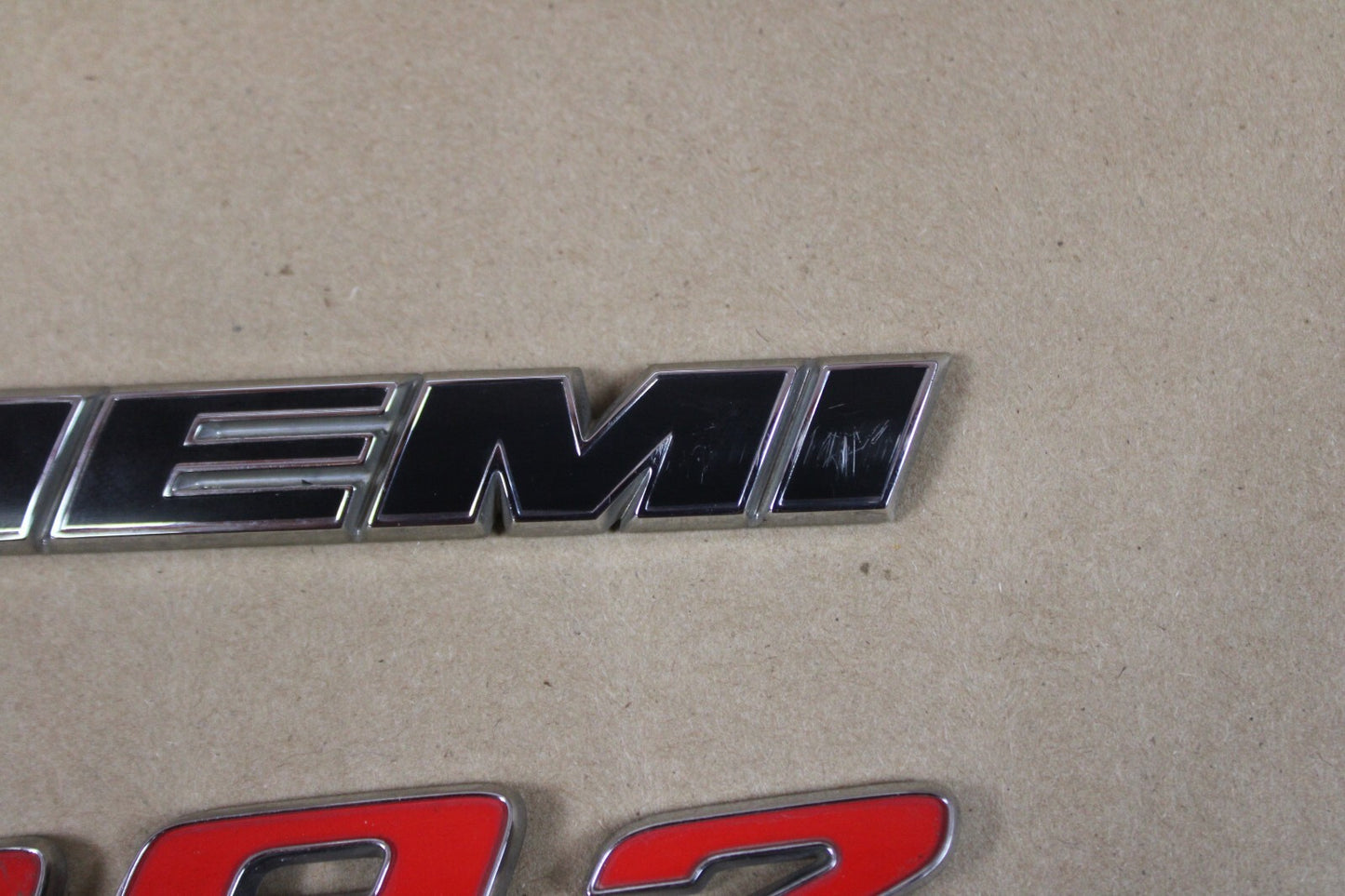 Challenger 2PCS SET SRT 392 HEMI Badges For Side Fender Emblems 3D Raised Decals