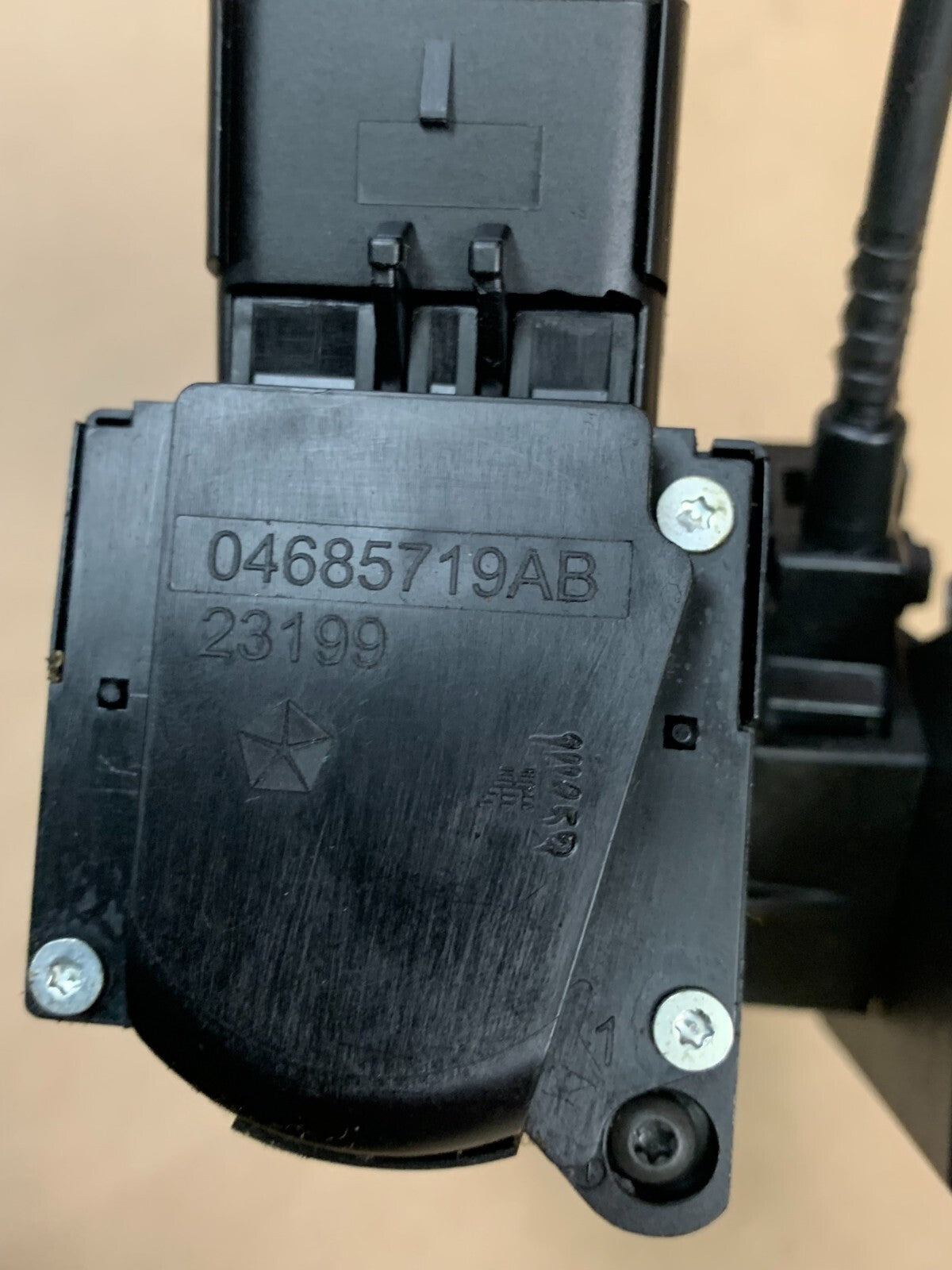 2006-2007 Charger 300 Magnum Keyless Entry Receiver Module w/ Key 56040542AN OEM