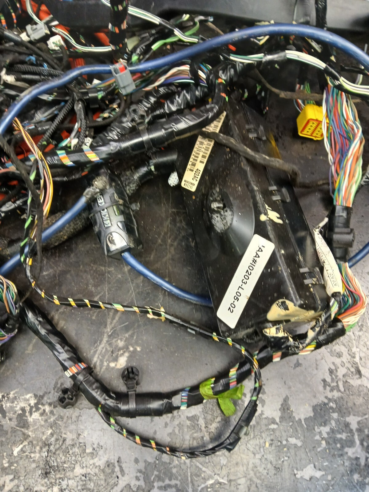 2006 Chrysler 300C SRT-8 5.7L 6.1L Full Body Harness Fuse Box 89K 05087403ac