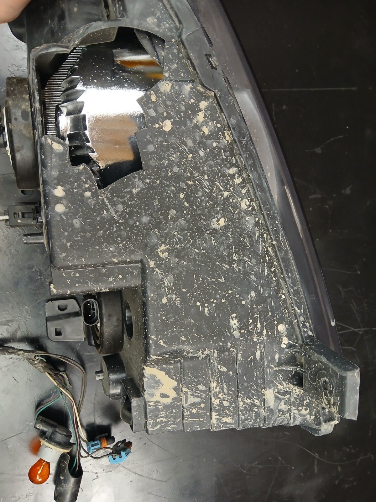 2007 Jeep Grand Cherokee Front Passenger RH Side Headlight Assembly DAMAGED