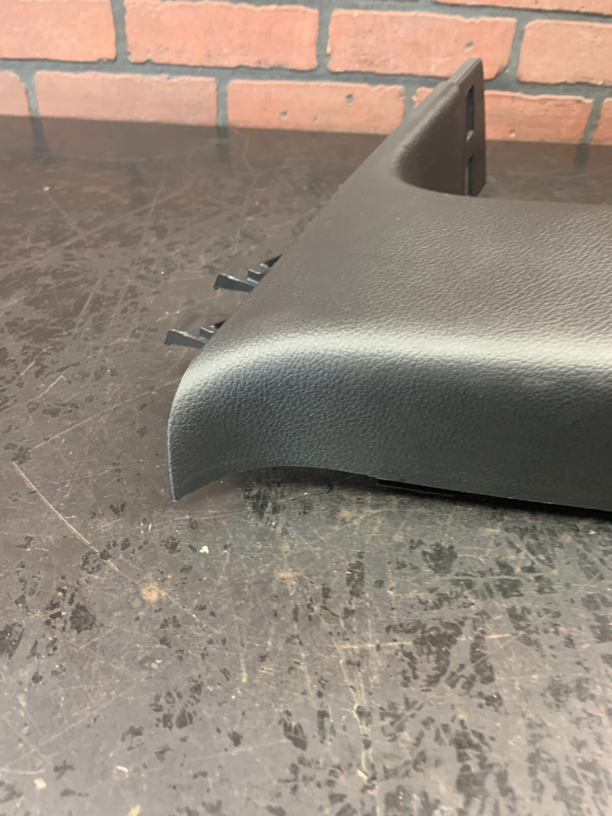 2017-2021 JEEP GRAND CHEROKEE REAR RIGHT C PILLAR TRIM PANEL OEM 5VP06DX9AB