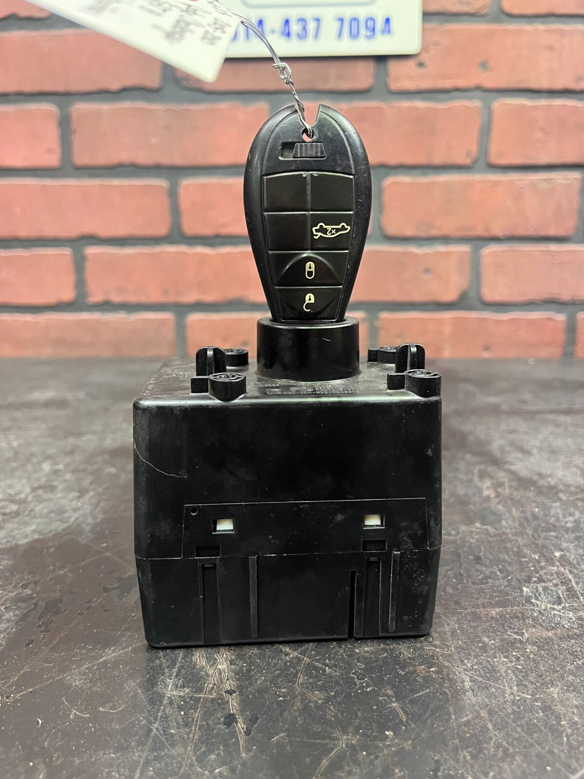 09-10 Dodge Challenger SRT8 Key and Ignition Node Receiver Module OEM 68290854AB