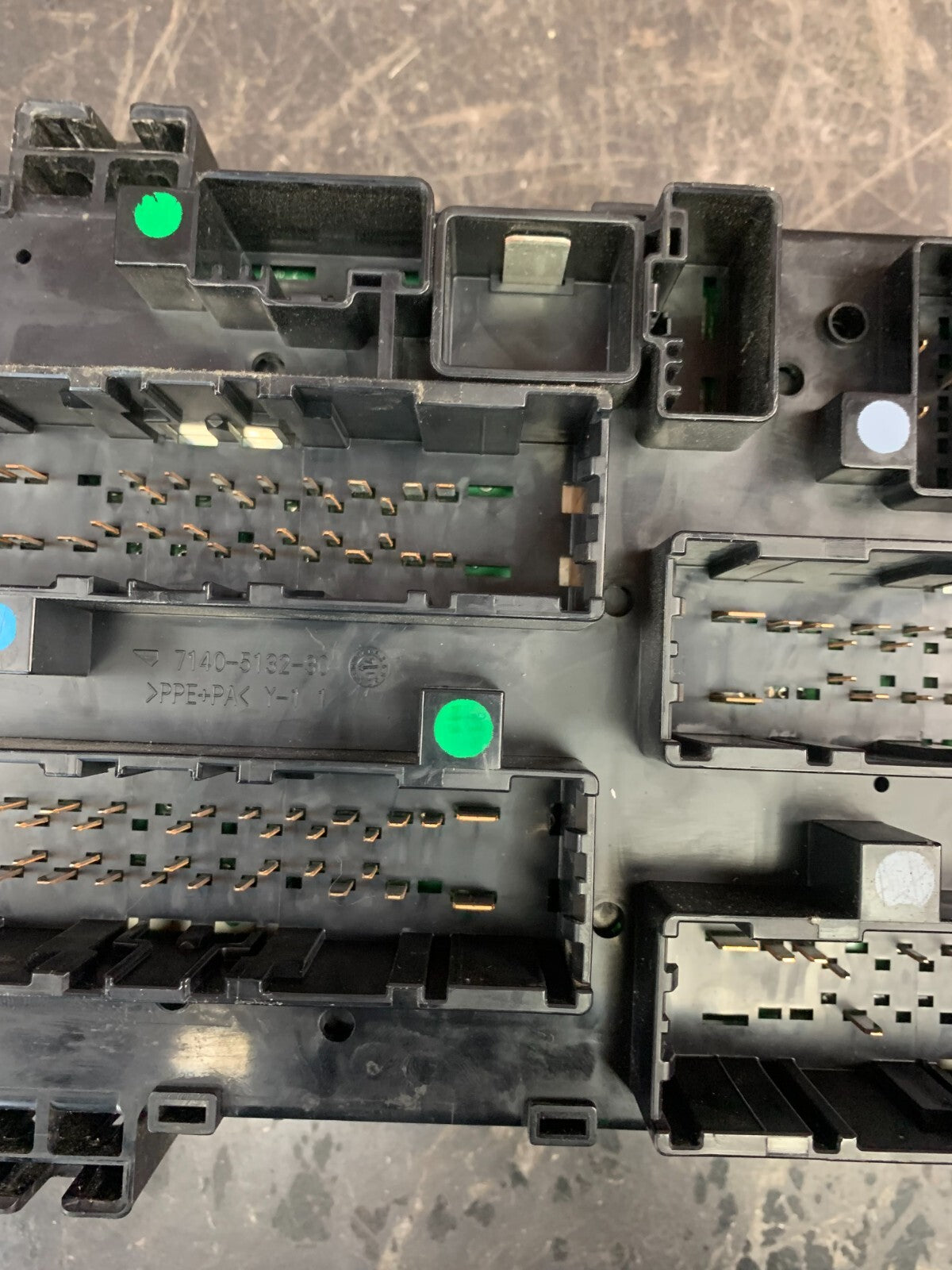 2015 RAM 1500 OEM FUSE BOX INTELLIGENT POWER DISTRIBUTION CENTER 68243263AC