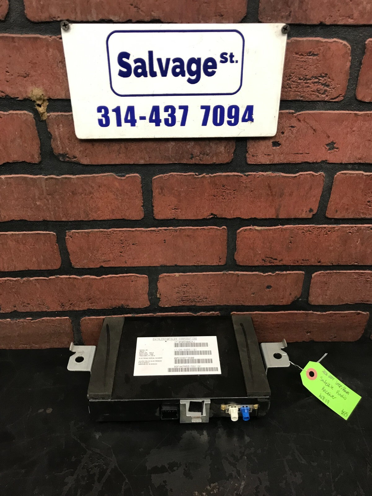 2005-2007 Dodge Chrysler Jeep Satellite Radio Receiver Module 05064002AJ