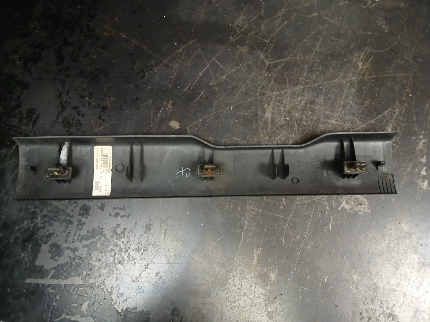 2008-2010 Jeep Grand Cherokee Commander Passenger RH Door Sill Trim 5jq20xdvab