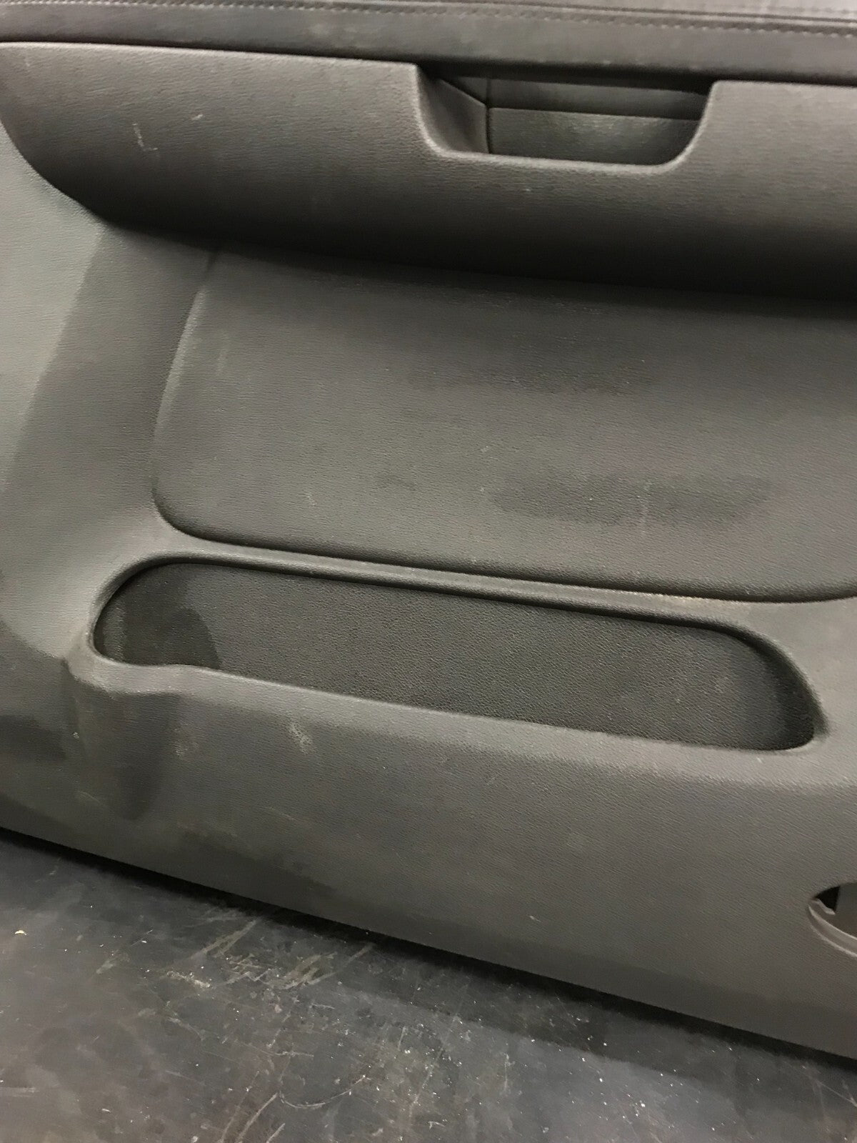 2007-08 GMC Yukon Denali XL Front Passenger RH Side Interior Door Panel 2578010
