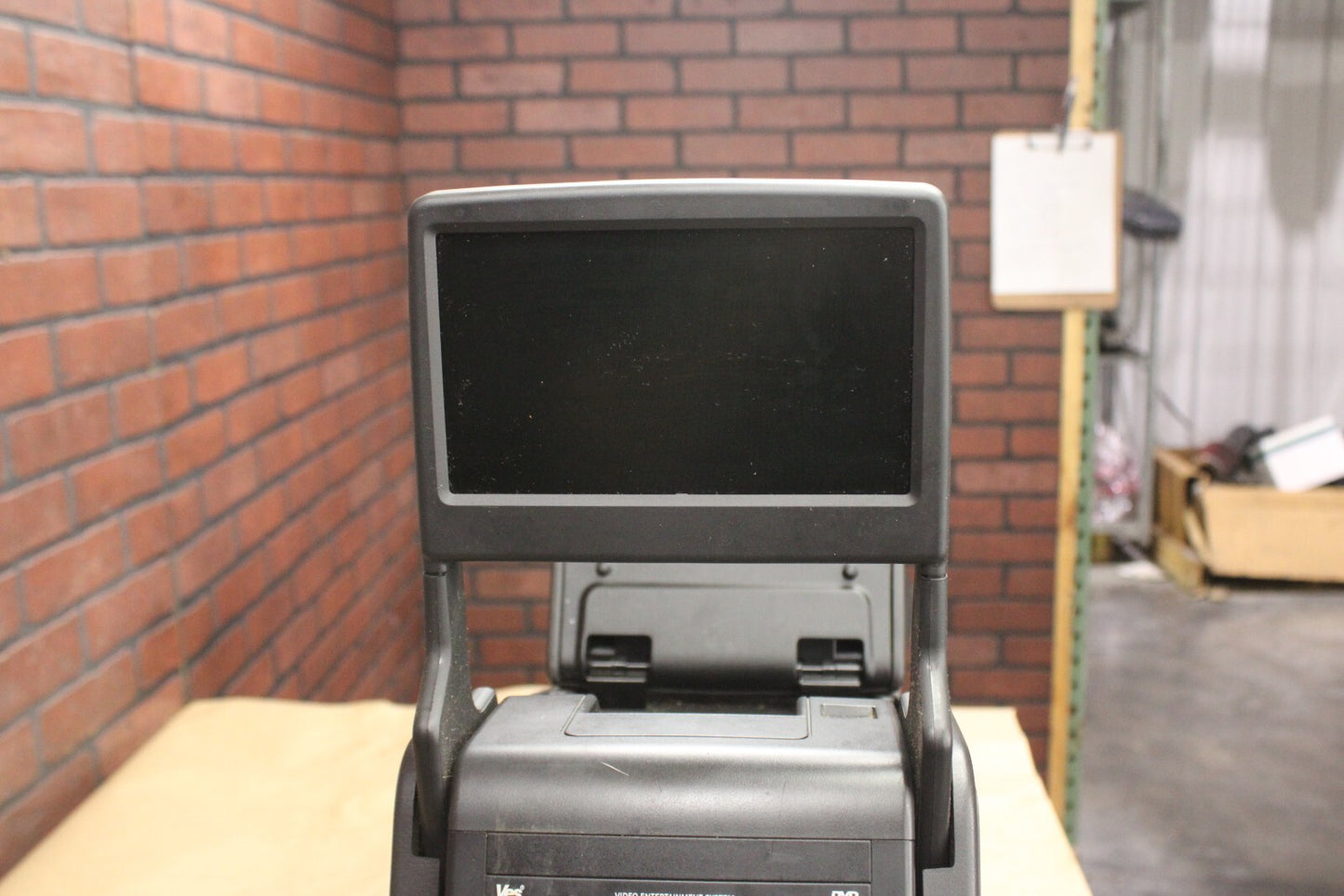 05-07 CHRYSLER 300 C FLOOR CENTER CONSOLE ARMREST STORAGE REAR SEAT DISPLAY DVD