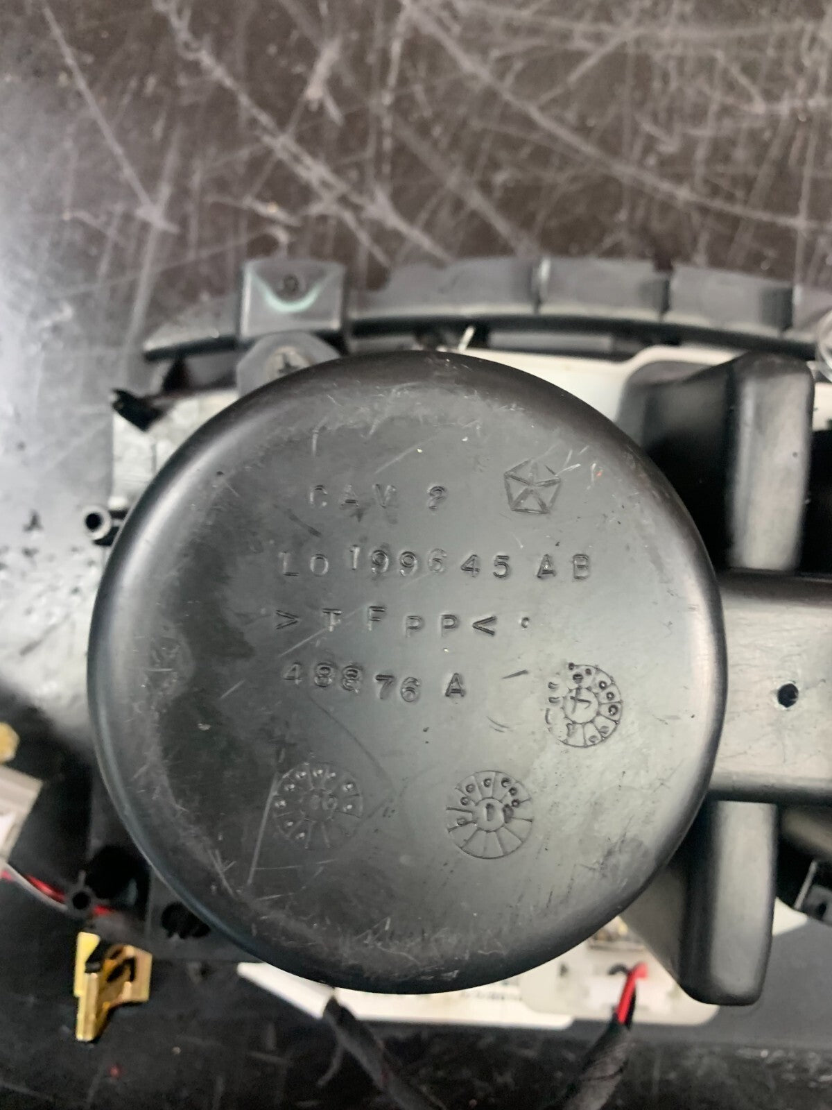 2015-2023 CHALLENGER/CHARGER/300 DUAL CUP HOLDER BLACK OEM GOOD CONDITION.