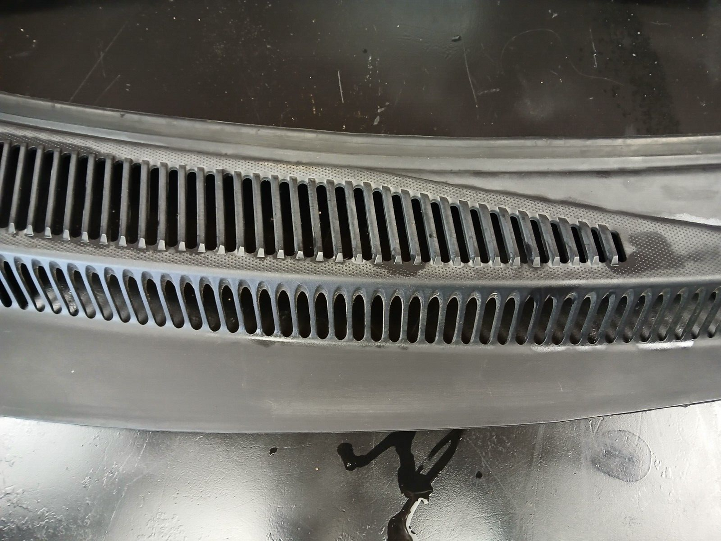 05-10 Grand Cherokee Windshield Dash Defroster Cowl Grille Trim Set 55156852ag