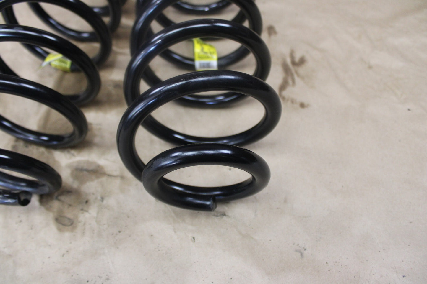 2007-2014 Escalade GMC Yukon Chevy Tahoe Rear Coil Springs Set GM OEM 25783731