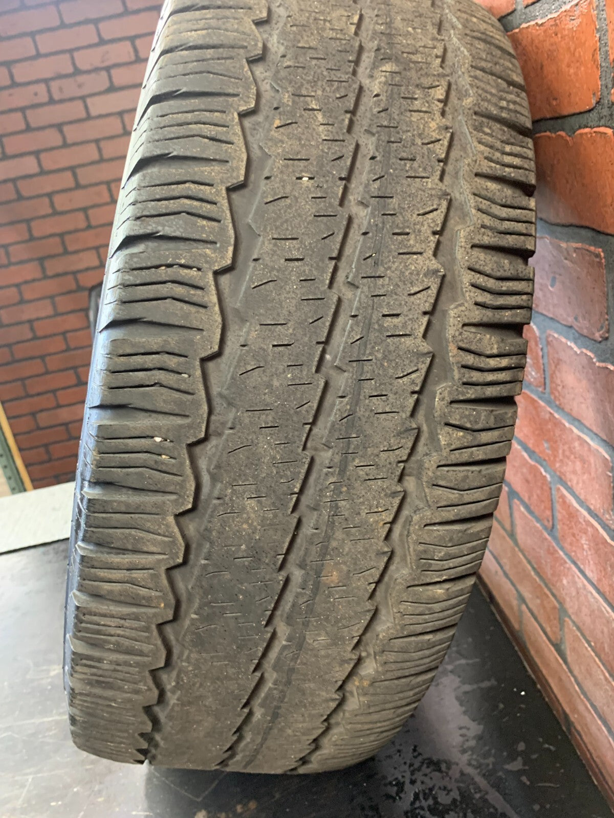 Used 235/65R16C Continental VanContact A/S 121/119R - 8/32