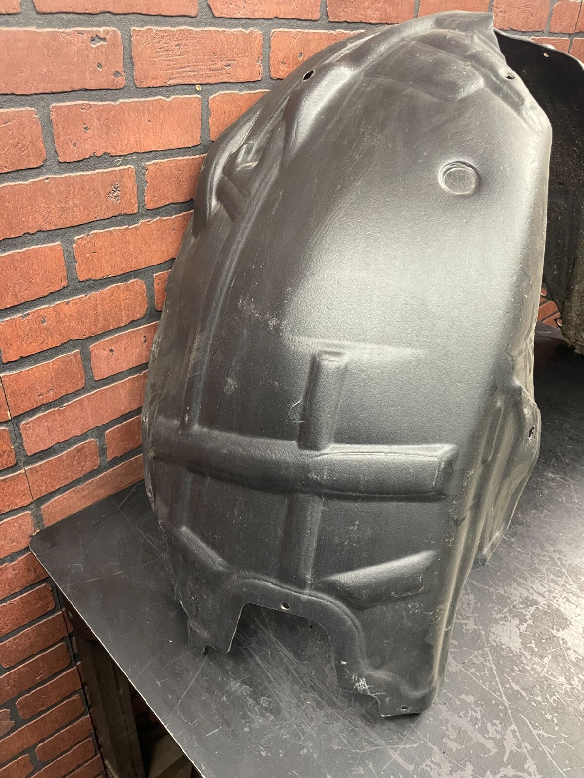 DODGE CHALLENGER R/T SCAT PACK 15-23 OEM FRONT RIGHT PASSENGER SPLASH SHIELD