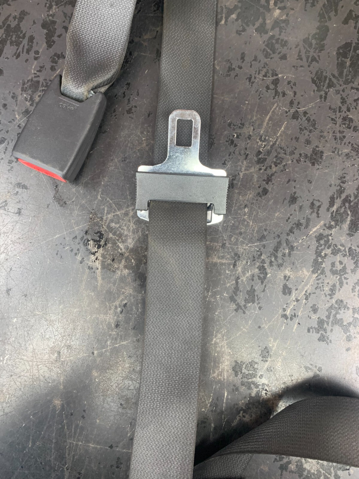 2005-2008 DODGE CHARGER/CHRYSLER 300 REAR CENTER SEAT BELT RETRACTOR P1BY501DVAD