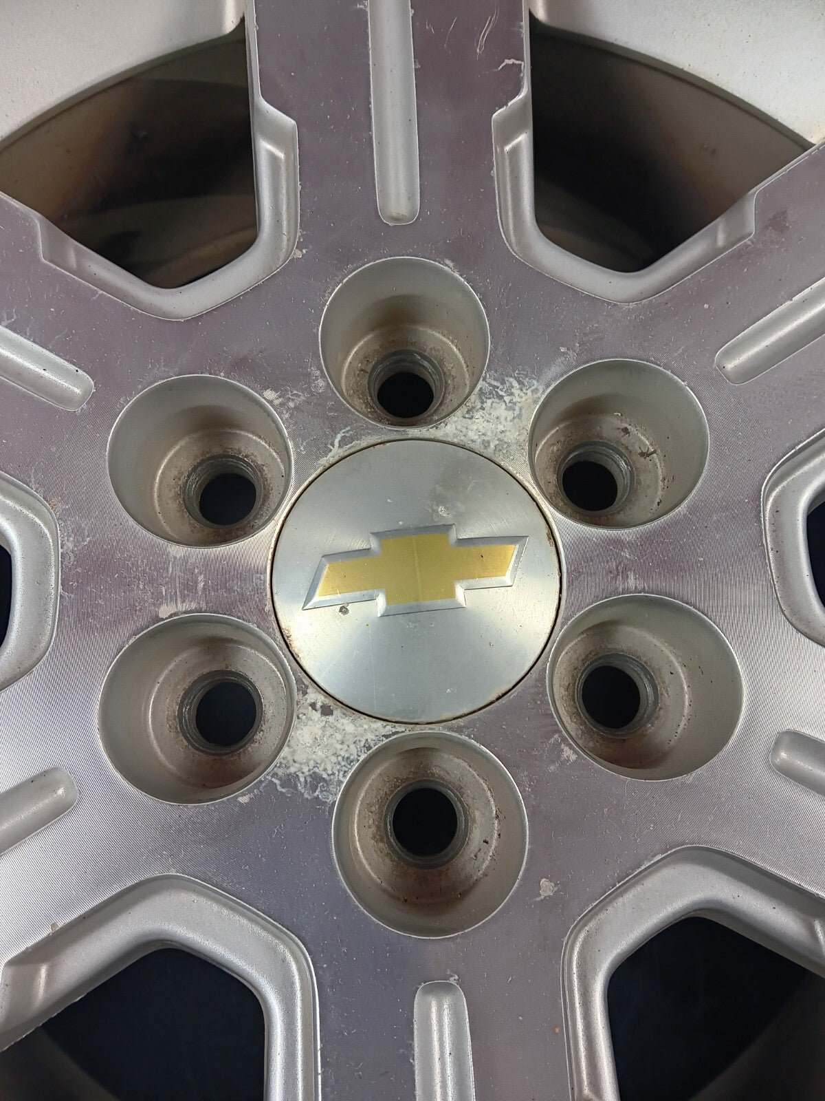 GMC 18x7.5in Single Silver Wheel Rim With Center Cap 5597515