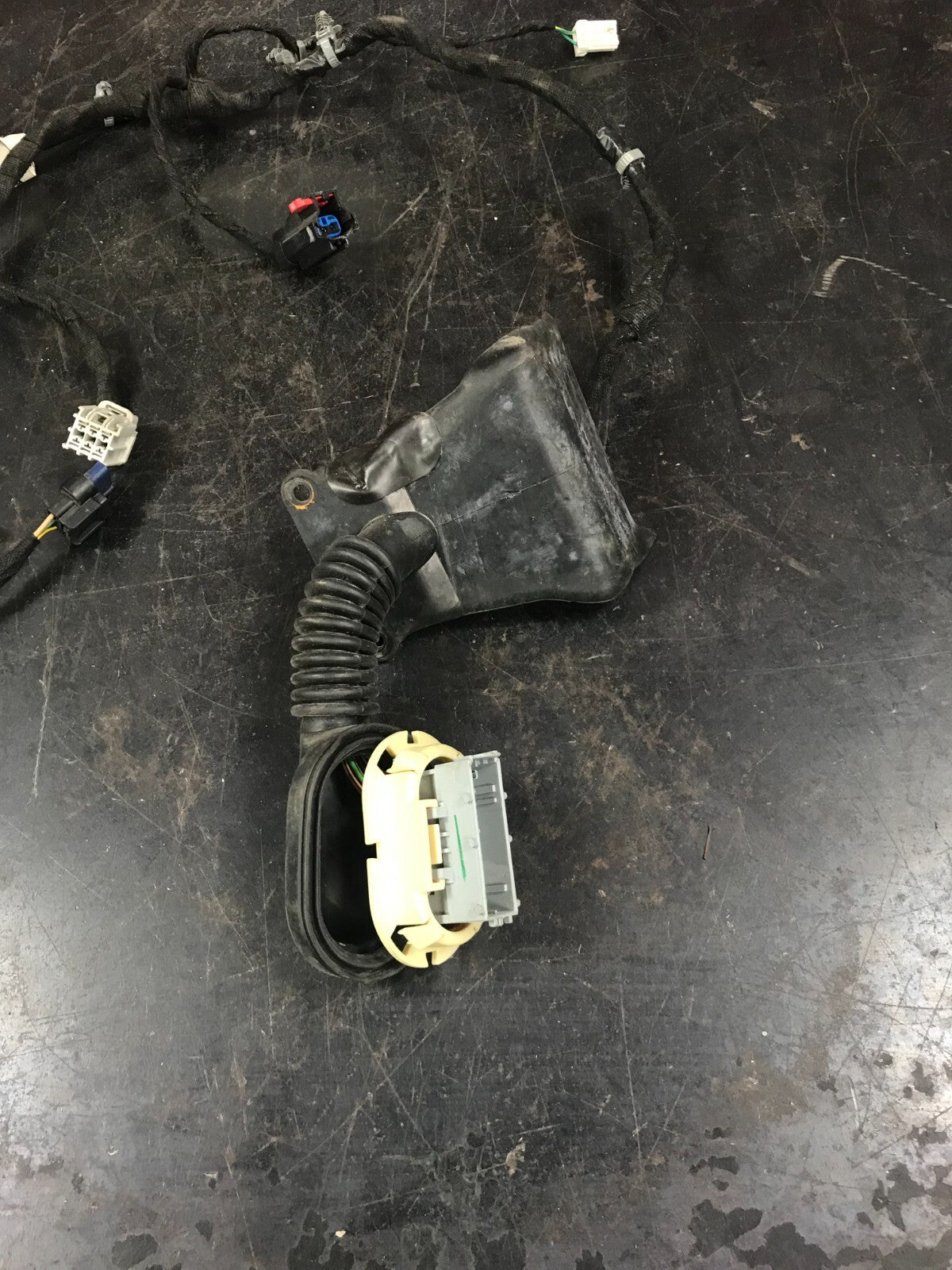 2013 Dodge Dart Rear Door Wire Wiring Harness 68142657AF Good Condition
