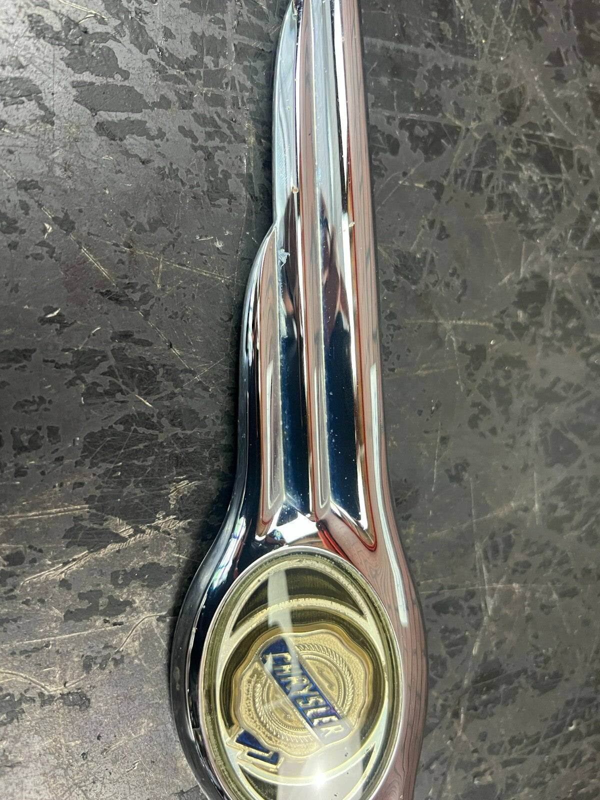 05 06 07 CHRYSLER 300 REAR TRUNK LID CHROME EMBLEM LOGO BADGE SYMBOL USED OEM A8