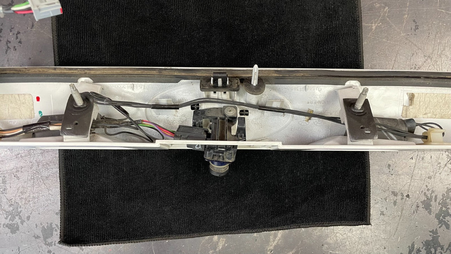 2013-2016 FORD ESCAPE TRUNK LID TAILGATE TRIM PANEL MOLDING W CAMERA WHITE