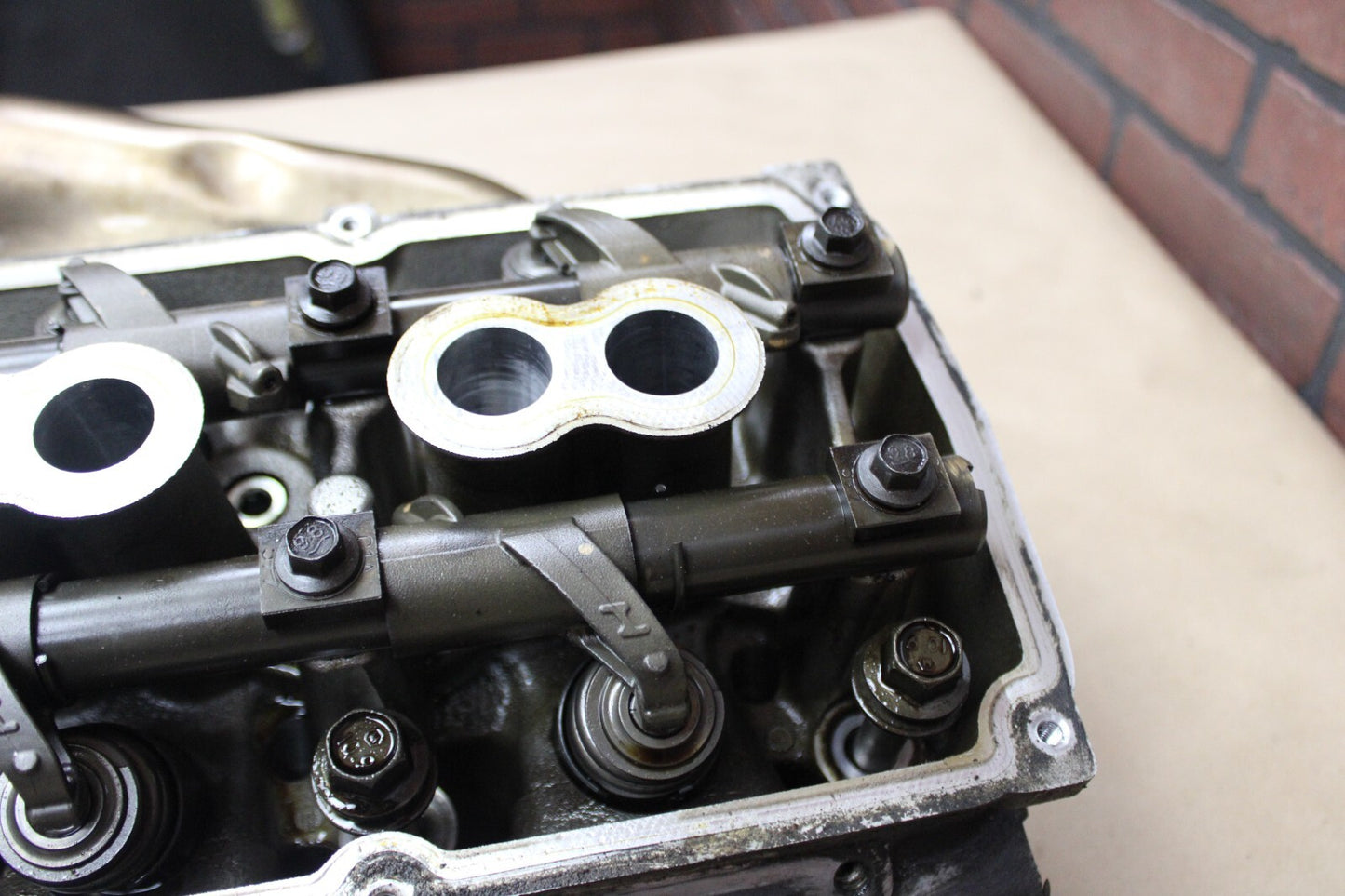 6.1L HEMI DODGE CHRYSLER JEEP DRIVER CYLINDER HEAD W EXHAUST MANIFOLD 05037369AA
