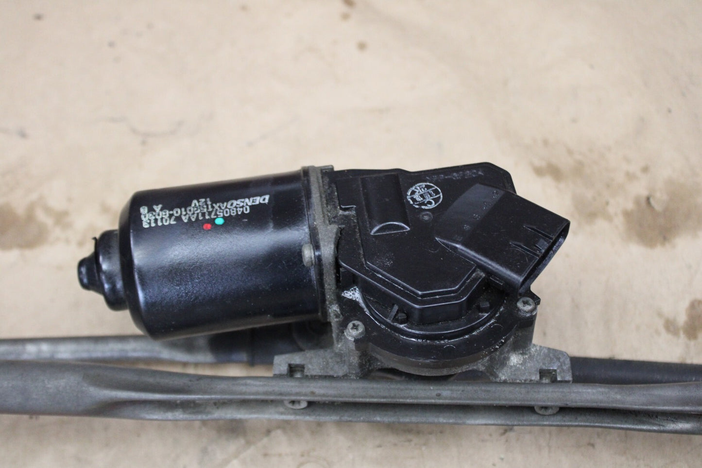 2005-2009 Chrysler 300 Dodge SRT8 Windshield Wiper Motor Linkage Assembly OEM