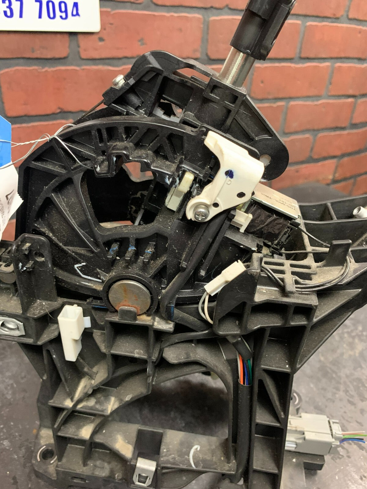 FORD EDGE TRANSMISSION GEAR SHIFT SHIFTER SELECTOR LEVER OEM 2015 - 2018