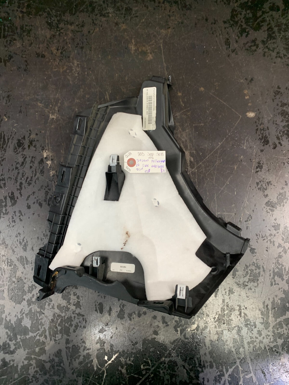 11-21 GRAND CHEROKEE SRT PASSENGER RH DASHBOARD CONSOLE PANEL TRIM P01468029BL
