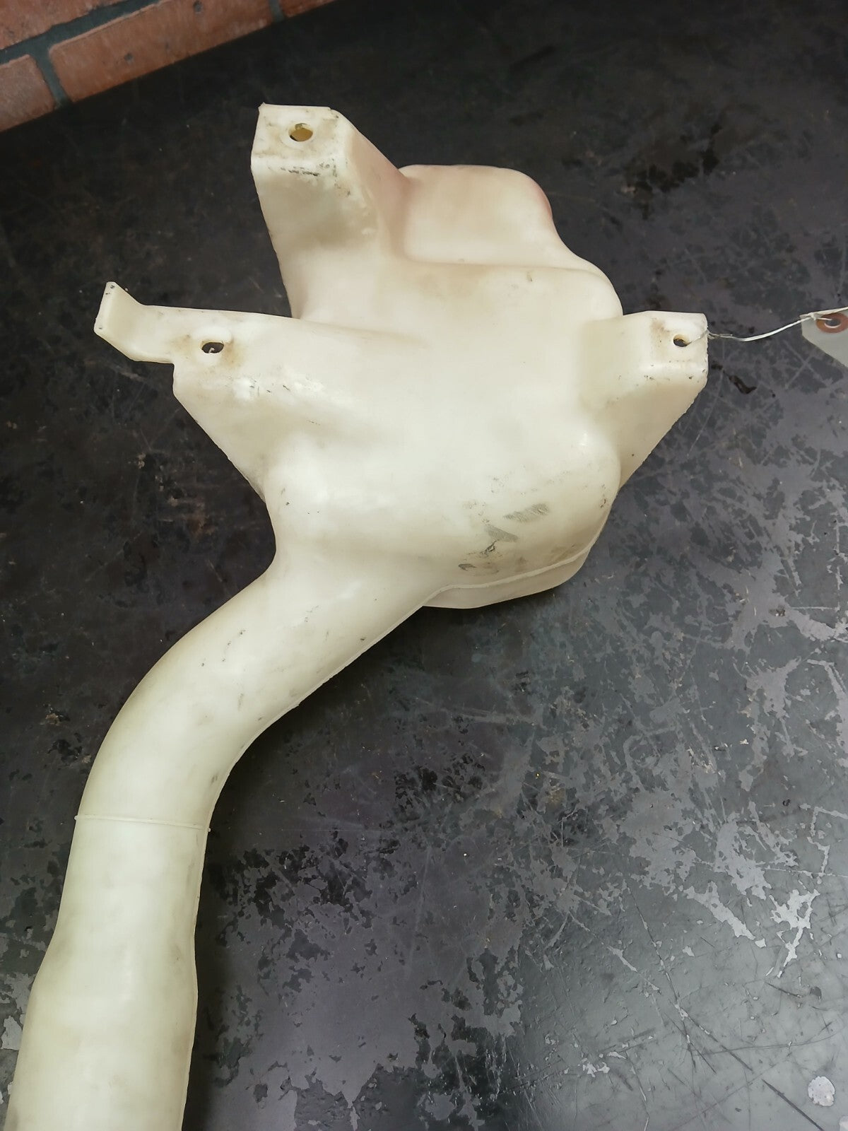 2005-07 Challenger/Charger/300 Windshield Washer Fluid Reservoir Tank 04806009aa