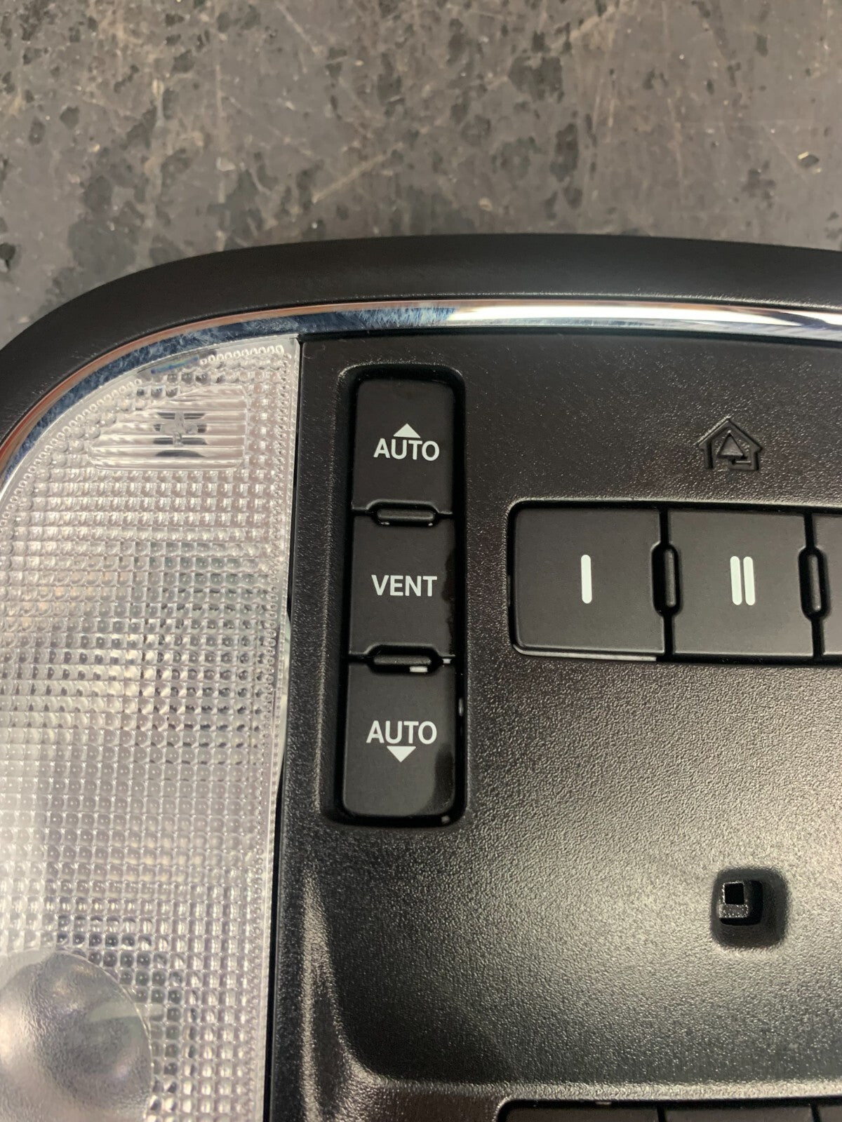 2014-2022 Jeep Grand Cherokee Overhead Console Assembly OEM 1VS381X9AD