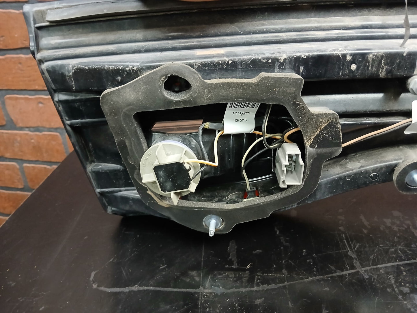 2011-2014 Dodge Charger Rear Center Tail Light Brake Light Assembly 57010652ae