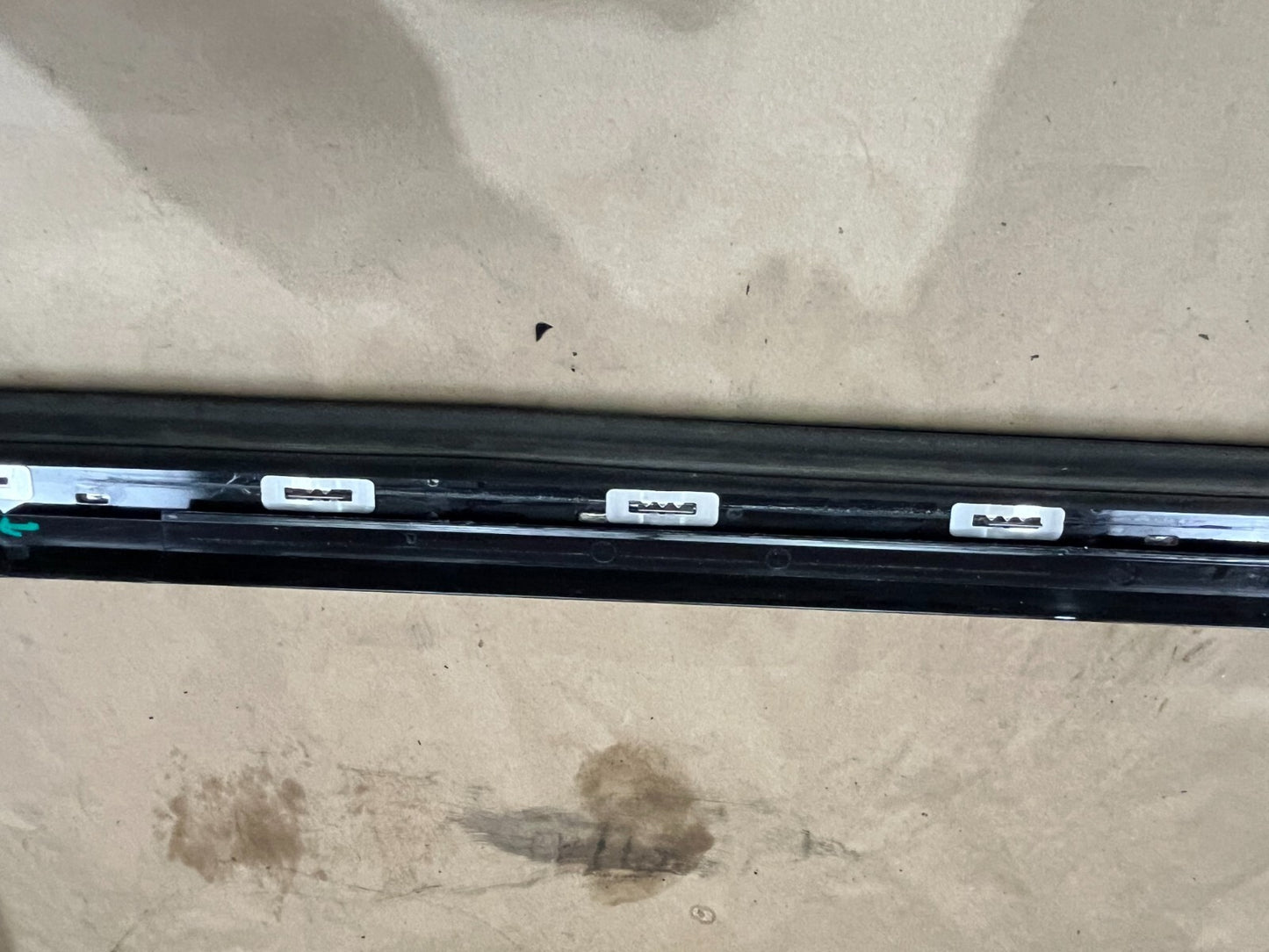 2008-2014 Cadillac Escalade Front Passenger RH Side Door Window Molding Trim