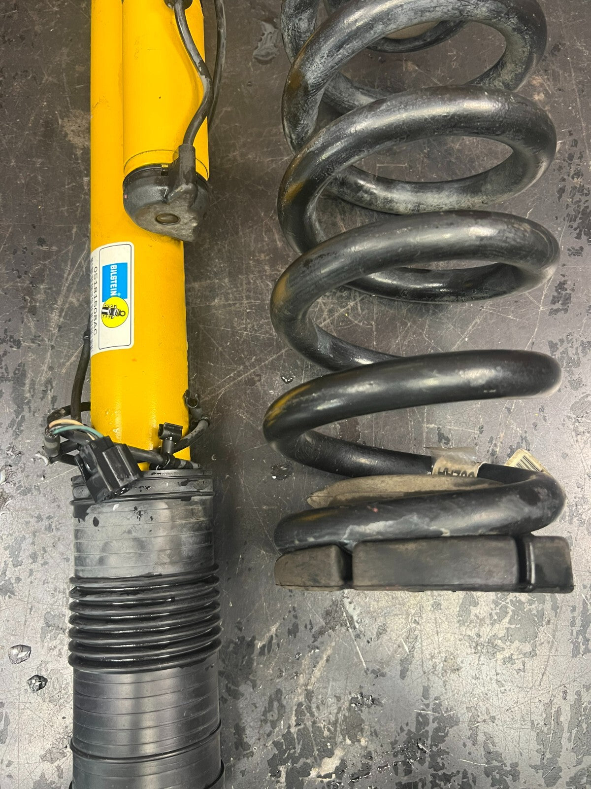 JEEP GRAND CHEROKEE SRT 12-15 OEM ELECTRIC REAR RIGHT ABSORBER STRUT SHOCK 67K