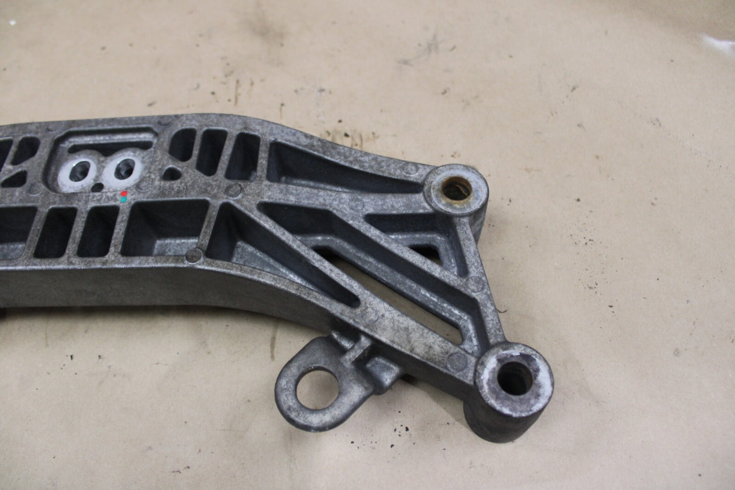 15-23 DODGE CHARGER R/T AUTO TRANSMISSION CROSSMEMBER MOUNT BRACKET 68170323AA