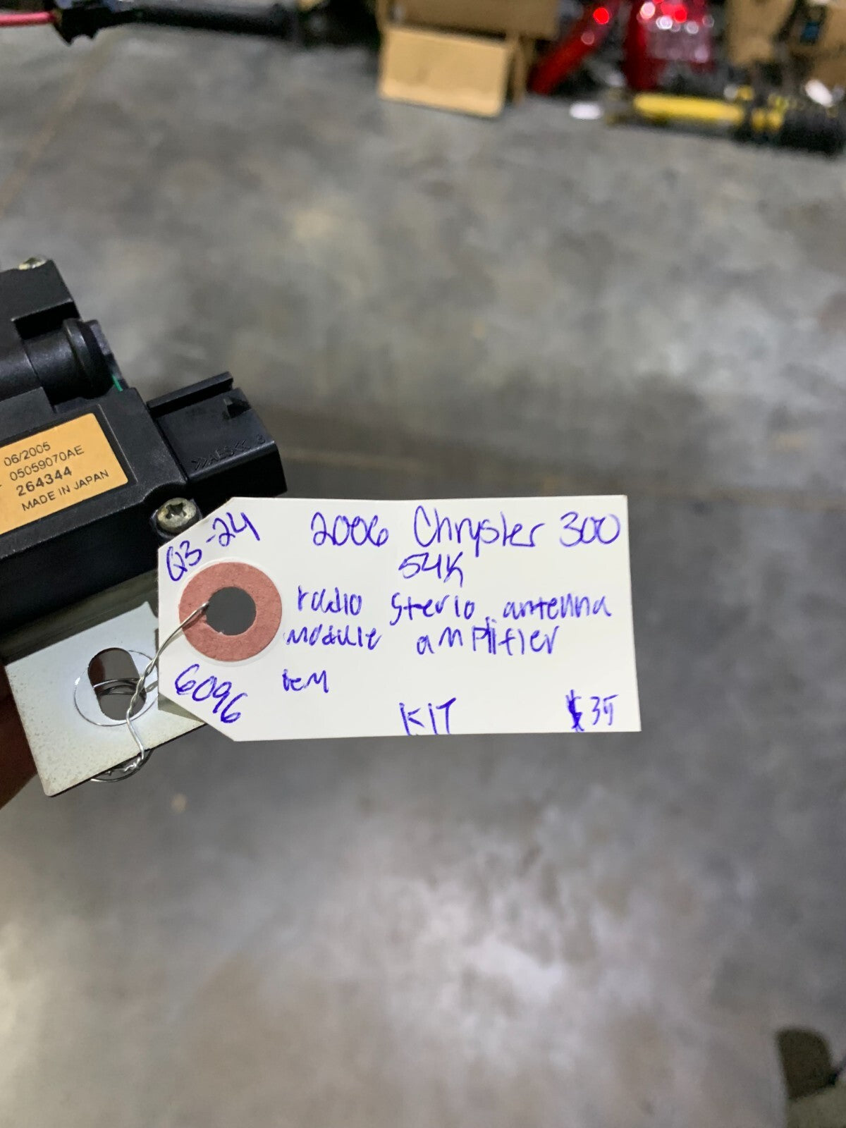 2006 Chrysler 300 Radio Stereo Antenna Module Amplifier OEM 5059070AE