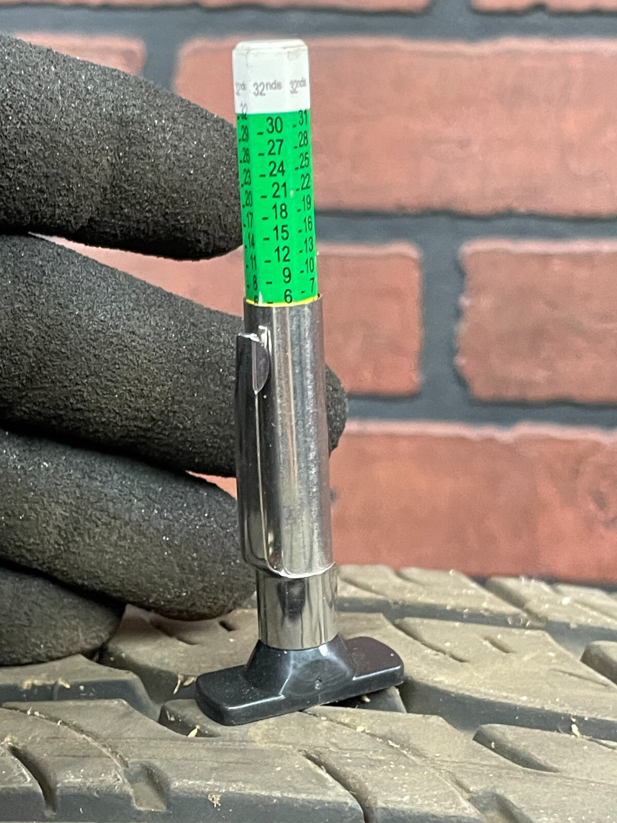 225/50ZR17 Radar Dimax AS-8 98 W Used Tire 5/32nds Tread Depth