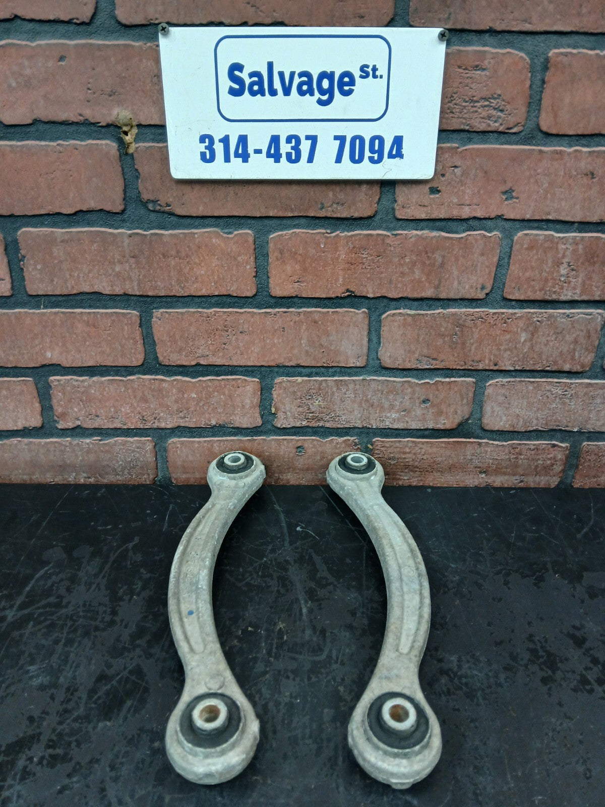 06-14 Dodge Charger/Chrysler 300 Rear Upper LH & RH Control Arm Set 04743247aa