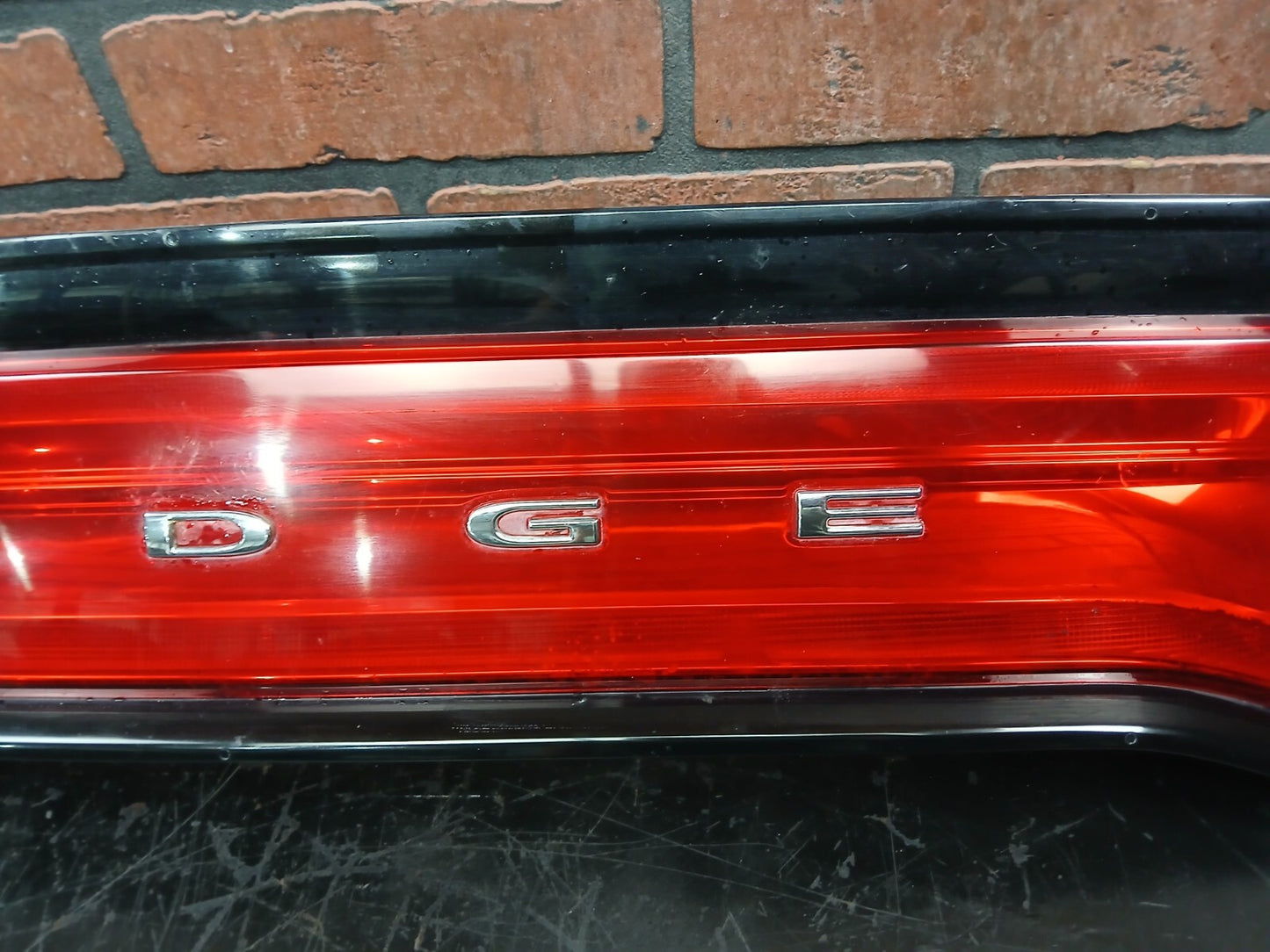 2011-2014 Dodge Charger Rear Center Tail Light Brake Light Assembly 57010652ae