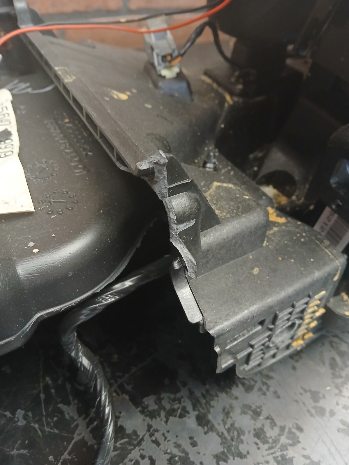 2011-2013 Jeep Grand Cherokee Center Console Assembly w/ Shifter/Storage/Vents