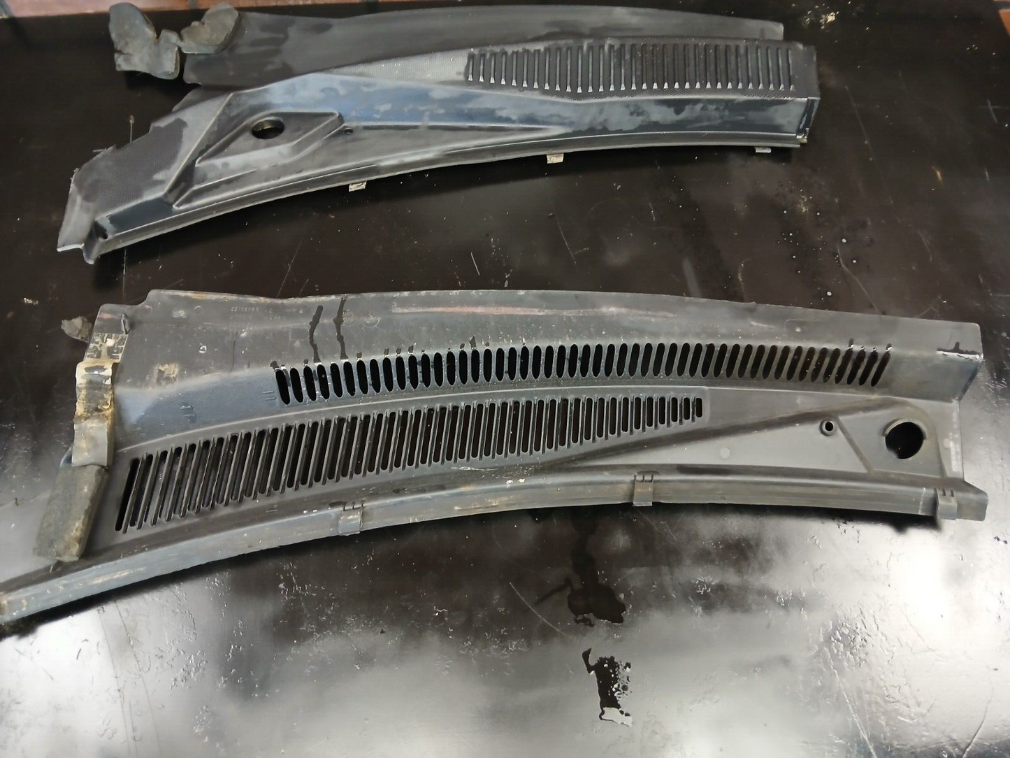 05-10 Grand Cherokee Windshield Dash Defroster Cowl Grille Trim Set 55156852ag