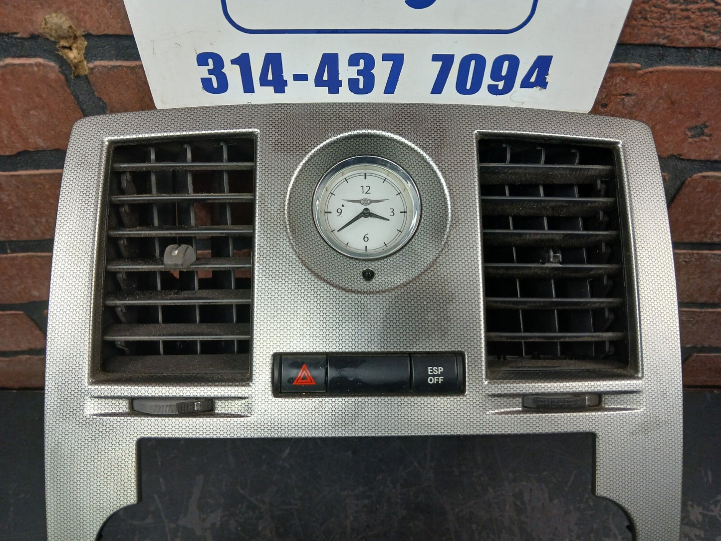 05-07 Charger 300 HVAC Climate Control w/ Bezel/Vents/Clock/Storage 55111030ag