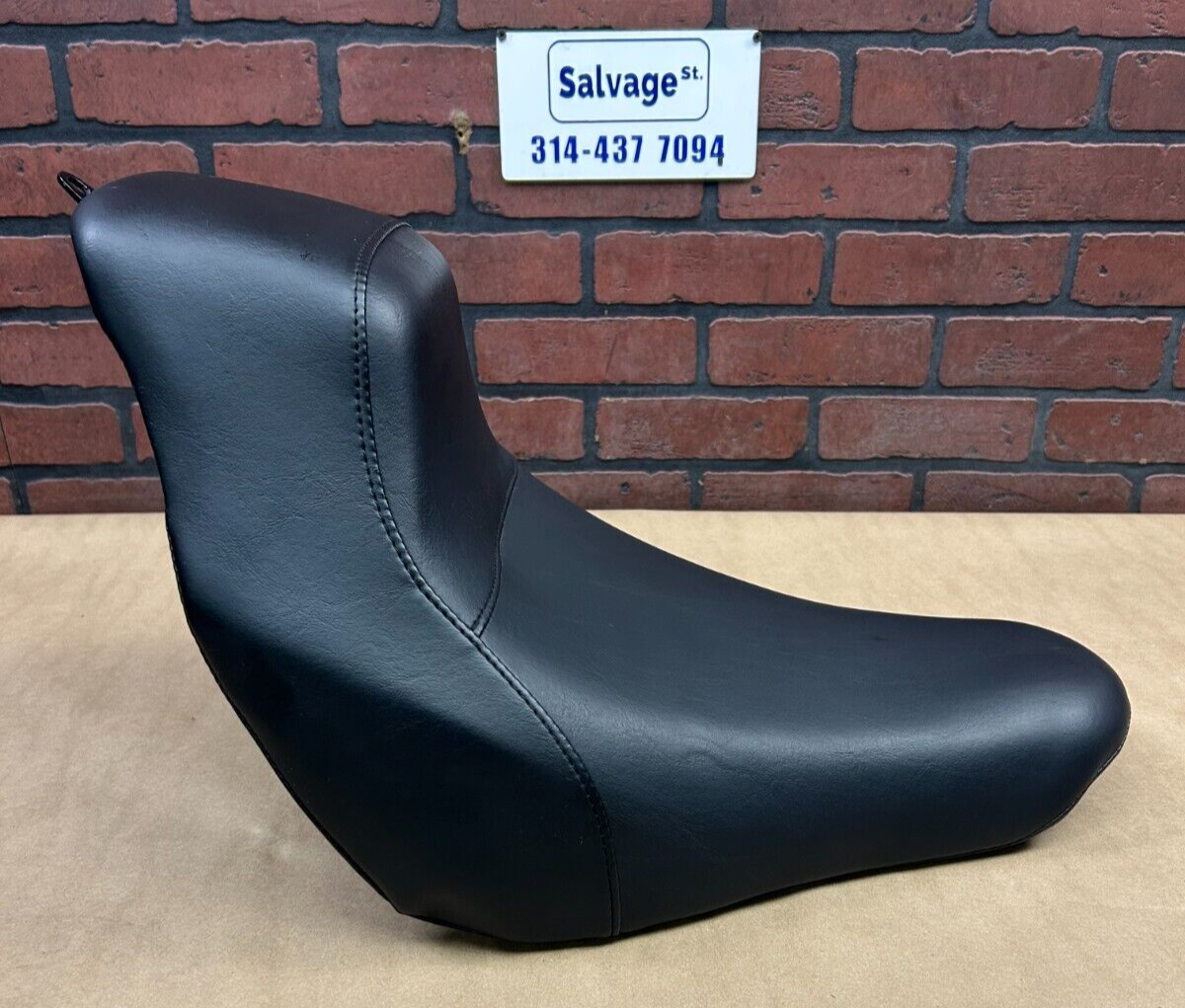 LIKE NEW Harley Davidson OEM 20-23 Low Rider Softail Solo Seat P52000496