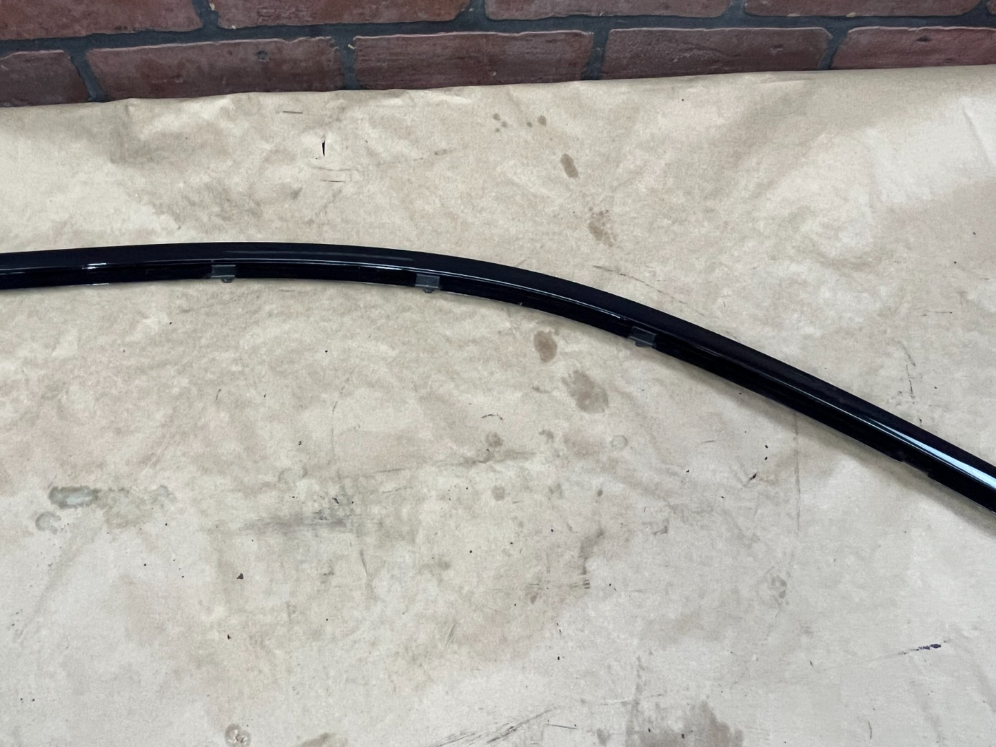 2008-2014 Cadillac Escalade Front Passenger RH Side Door Window Molding Trim