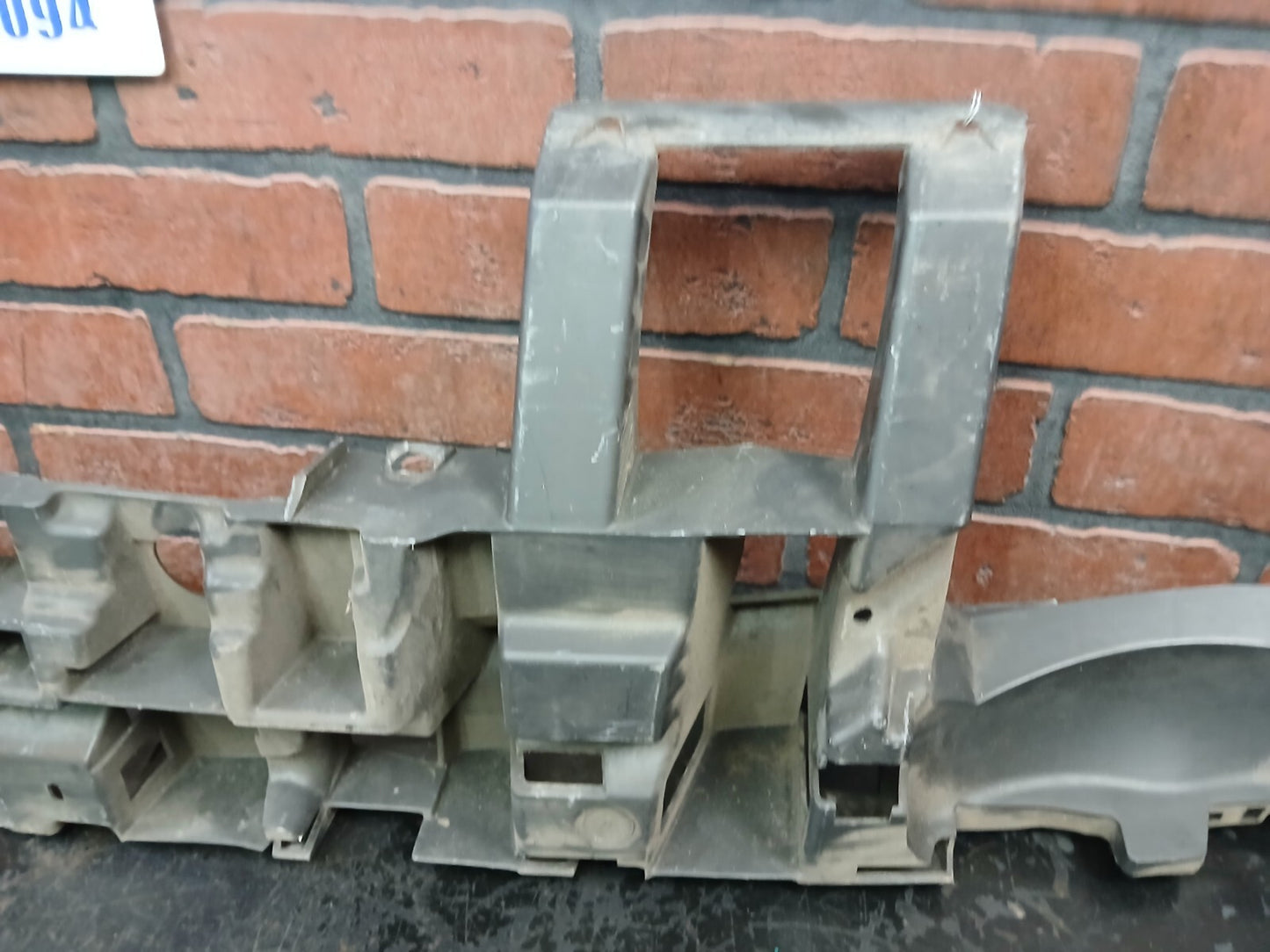 2012 Dodge Charger Front Bumper Impact Energy Absorber Support Bracket