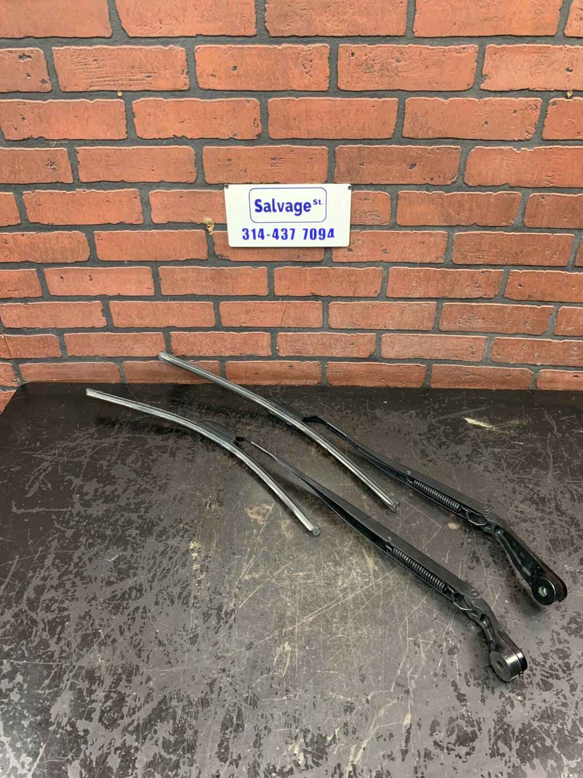 2015-2020 Dodge Challenger SRT Wind Shield Wiper Set Of 2 LH/RH OEM Mopar Bosch
