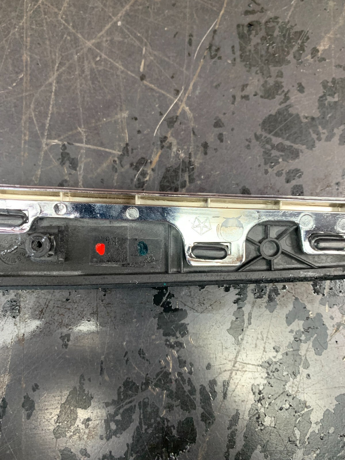 15-18 JEEP GRAND CHEROKEE SRT8 OEM FRONT LH DOOR PANEL CARBON FIBER TRIM Damaged