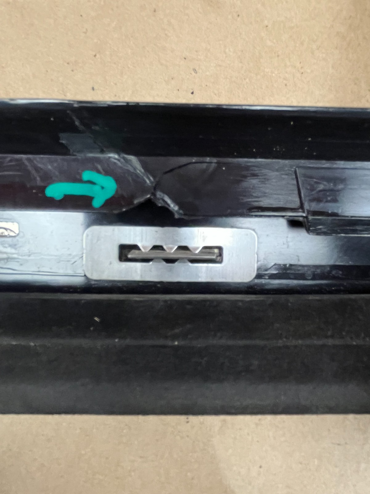 2008-2014 Cadillac Escalade Front Passenger RH Side Door Window Molding Trim
