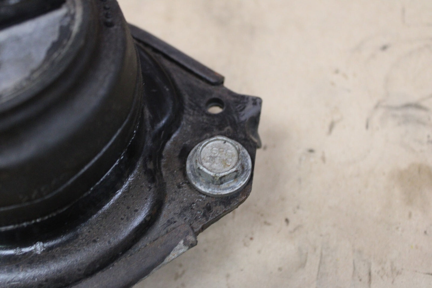 2011-2023 Dodge Charger Challenger 300 SRT8 Scat 392 6.4l Right Engine Mount OEM